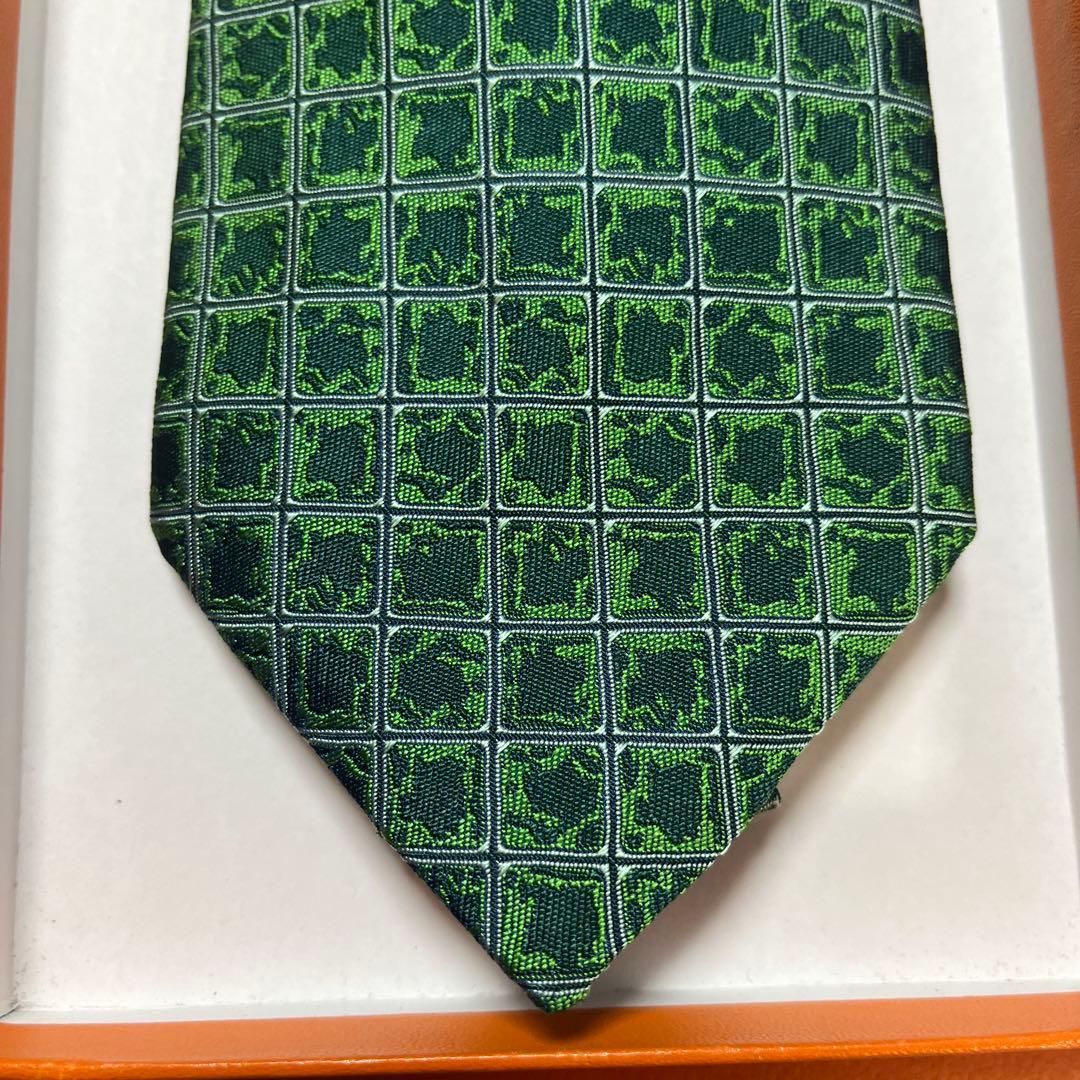 未使用タグ付　箱・袋付　エルメス銀座限定品　ネクタイ　緑　シルクジャガード