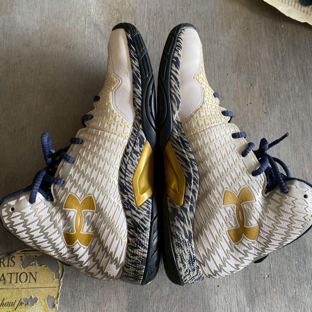 アンダーアーマー バスケットシューズ クラッチフィット 25cm