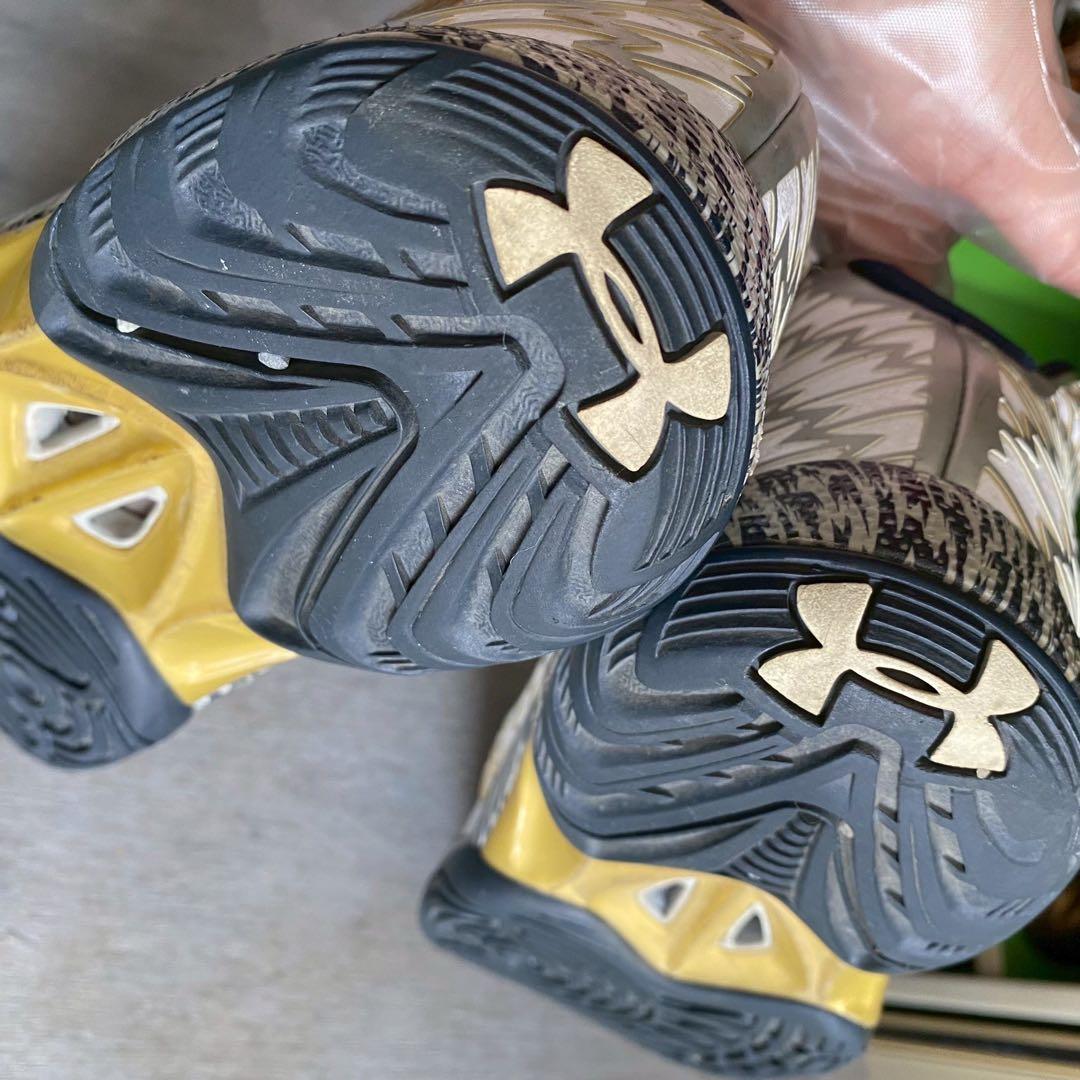 アンダーアーマー バスケットシューズ クラッチフィット 25cm