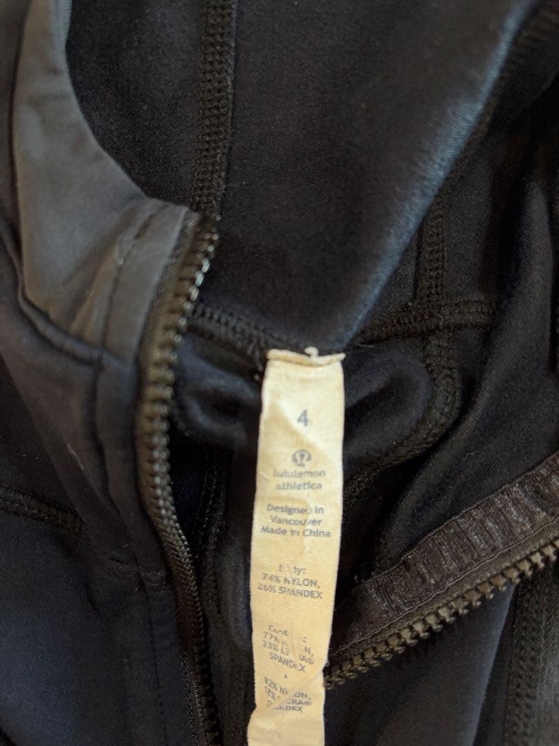 ストレッチ素材 グレー ブラック トップス パンツ セット　ルルレモン　アスレタ