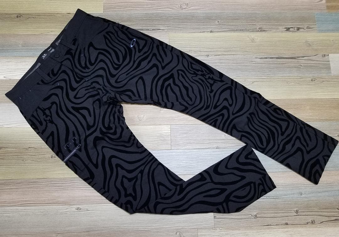 m*5様 ⛳️オークリー♥️SKULL ゼブラ総柄　T/Cストレッチパンツ 黒