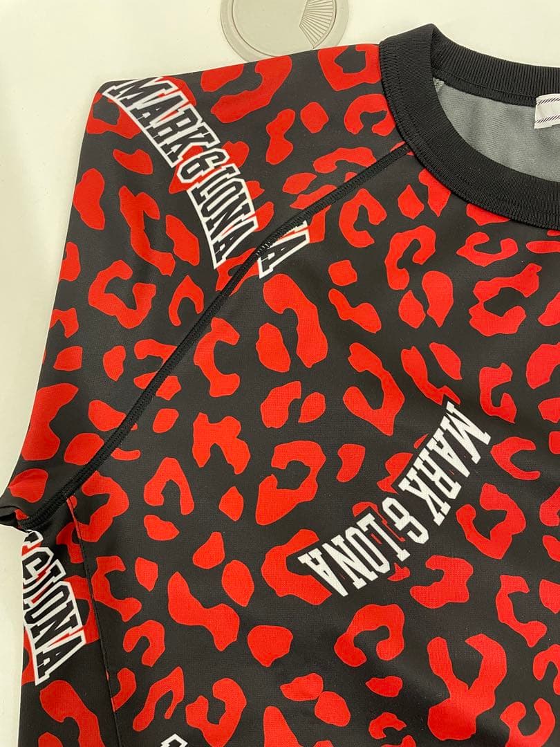 ⭐︎やっち8⭐︎ 14767.2 MARK & LONA 赤×黒　長袖シャツ