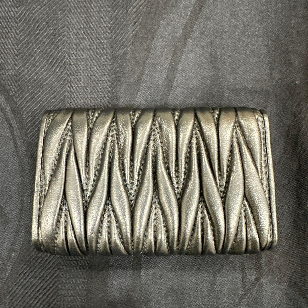 新品未使用　MIU MIUマトラッセキーケース
