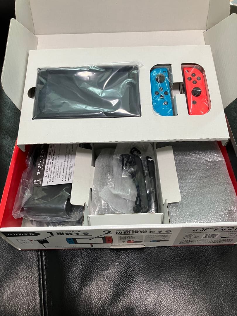 Nintendo Switch 本体　ネオンレッド　ネオンブルー