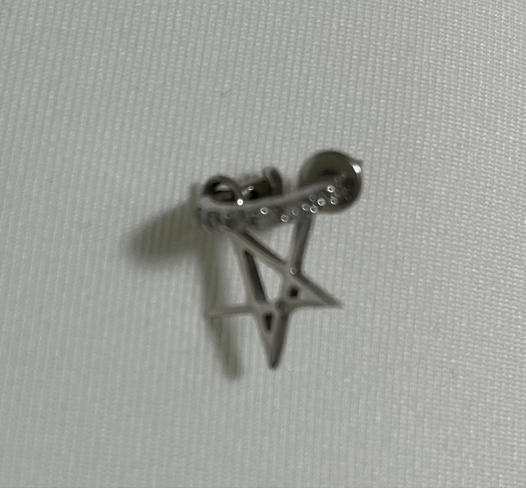 佐藤新さん着用　クレセントルナ　星形チャームの片耳用ピアス