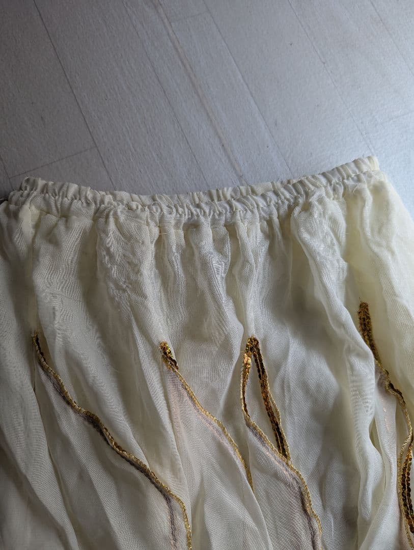 ベリーダンス 衣装　　　　　　　　　 ホワイト ゴールド4点セット