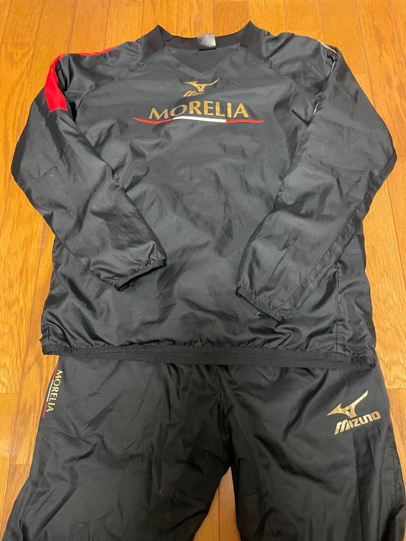 ミズノ　モレリア　ピステ　上下　Ｍサイズ