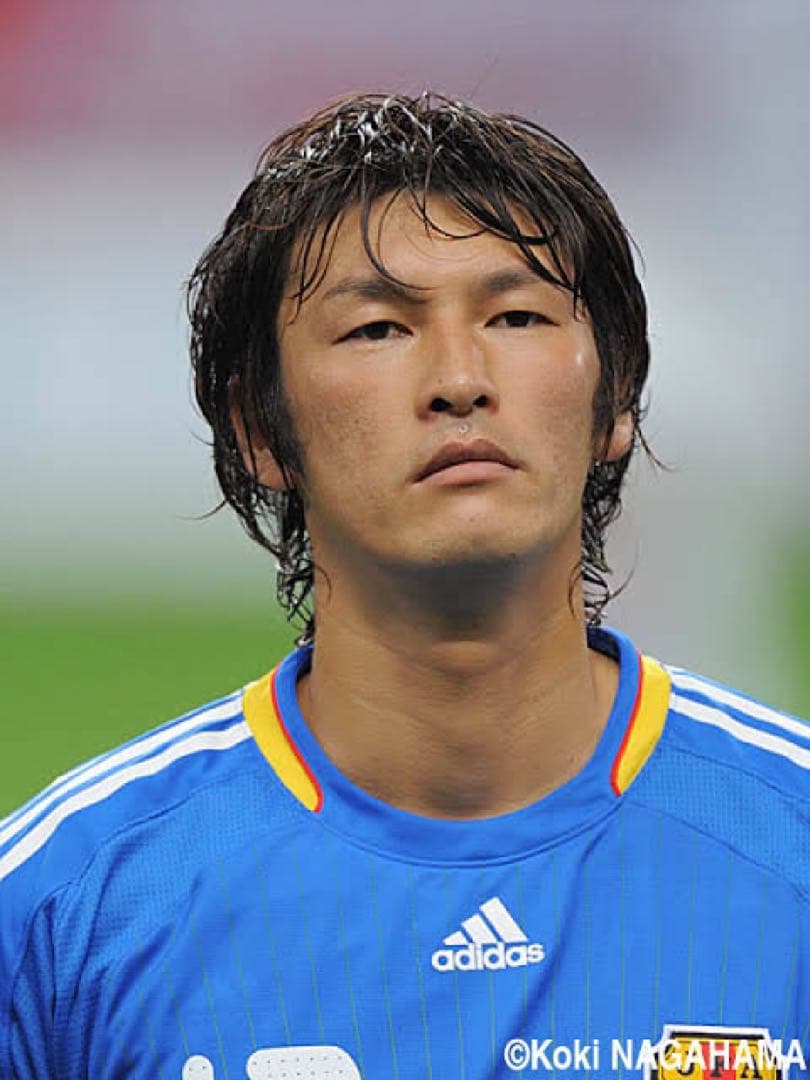 元サッカー日本代表巻誠一郎選手のサイン入りシャツ