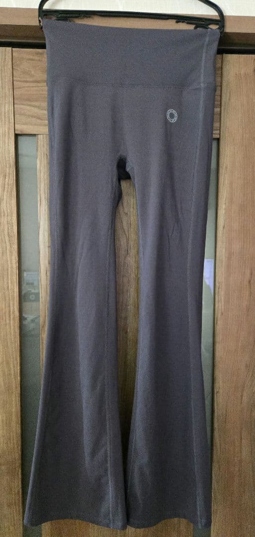 【試着のみ】FEELCYCLE フィールサイクル★裾フレアレギンス★D. GRY