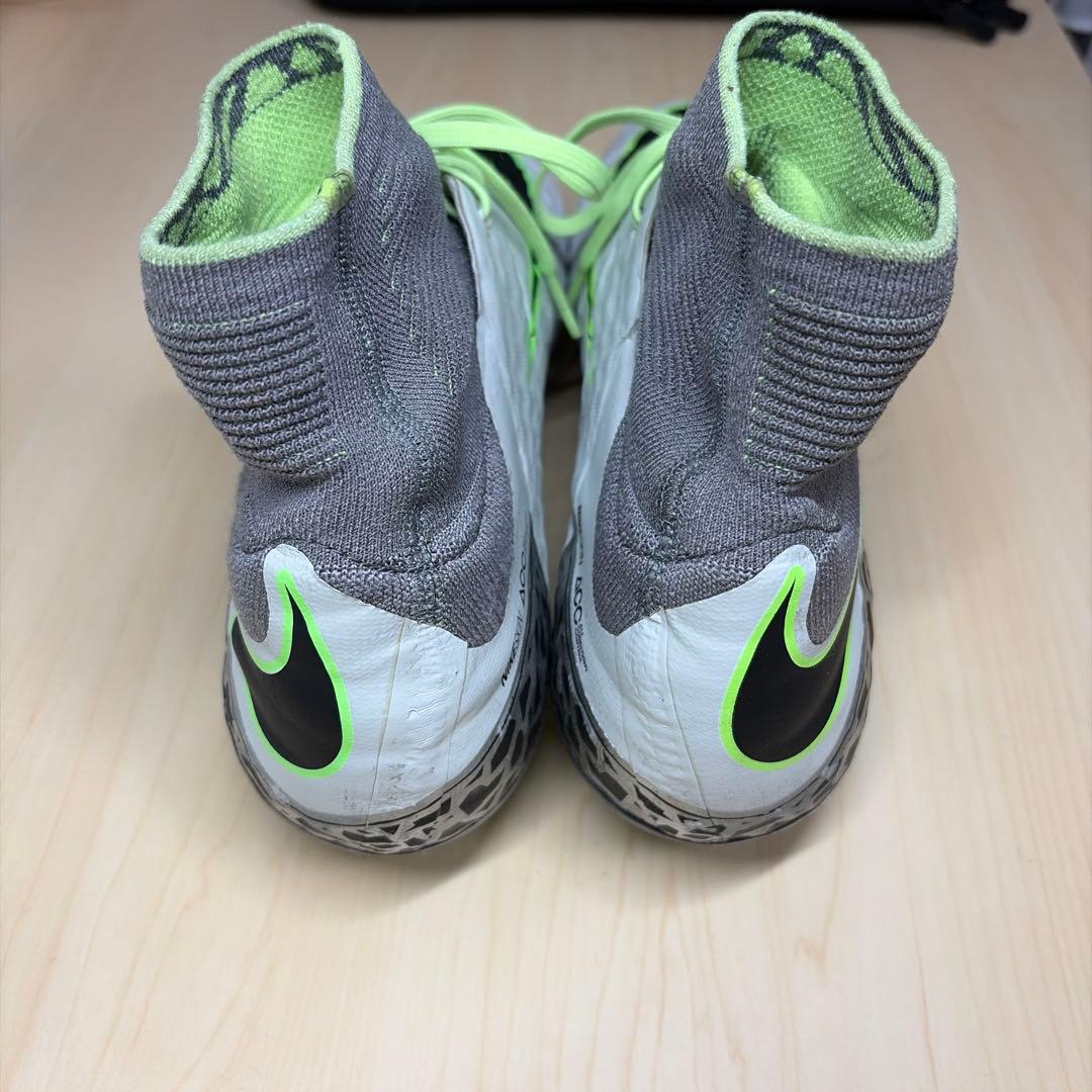 サッカースパイク　ナイキ　ハイパーヴェノム　AG ファントム