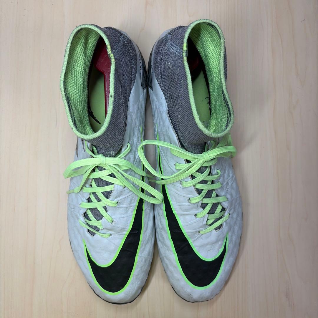 サッカースパイク　ナイキ　ハイパーヴェノム　AG ファントム