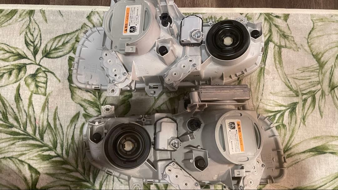 【未使用】UD クオン 純正 HIDヘッドライト 左右セット 24V バラスト付