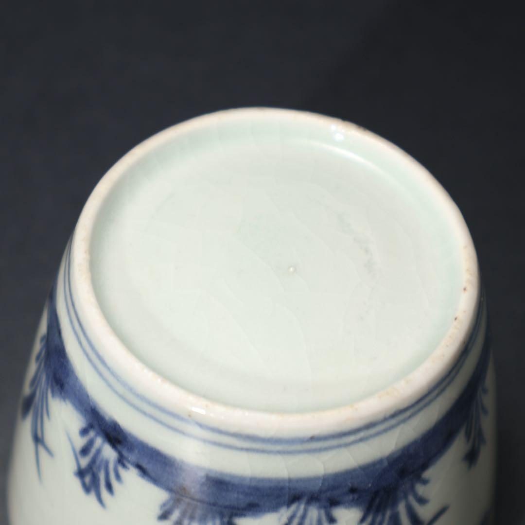 伊万里染付　蝶と草文蕎麦猪口　ベタ底　古伊万里　骨董　R1556