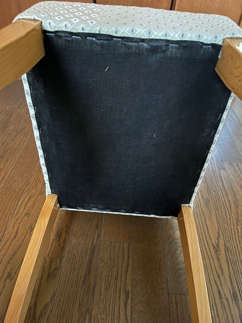 【送料込】大塚家具　クリーム色の布張り椅子