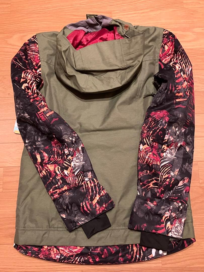 新品タグ付　ROXYスノーボードウェア　Sサイズ