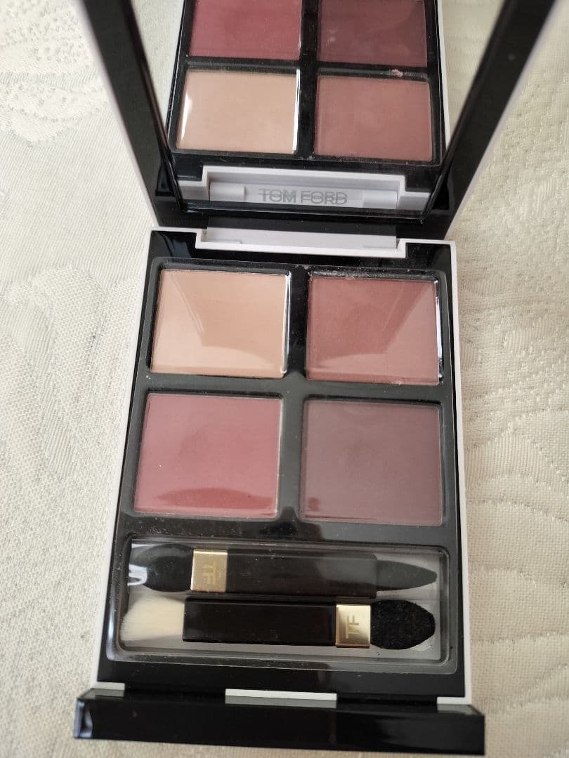 トムフォード アイカラー クォード 01Rローズ ティーズ アイシャドウ