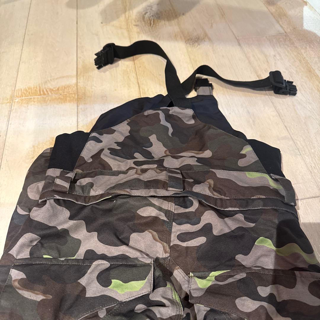 VOLCOM スノーボードウェア 子ども用 カモフラージュ