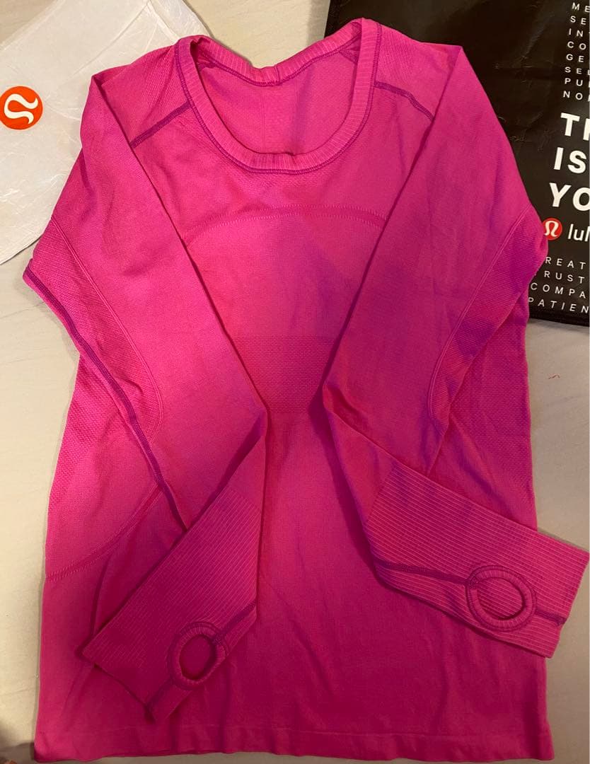 ルルレモン長袖 ヒップ丈 Swiftly Tech サイズ10 色はピンク