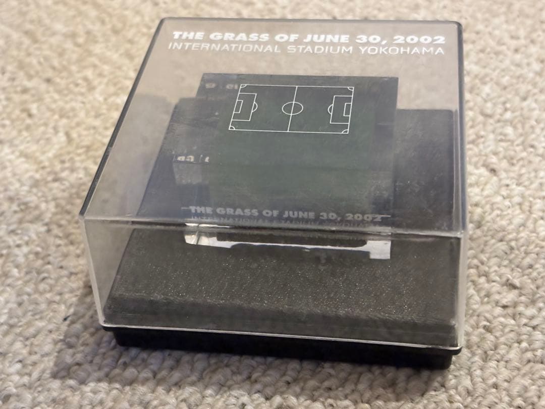 日韓ワールドカップ記念 横浜国際競技場 ピッチ芝アクリル展示品