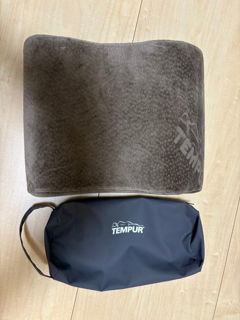 極美品 TEMPUR トラベルピロー 収納バッグ付き