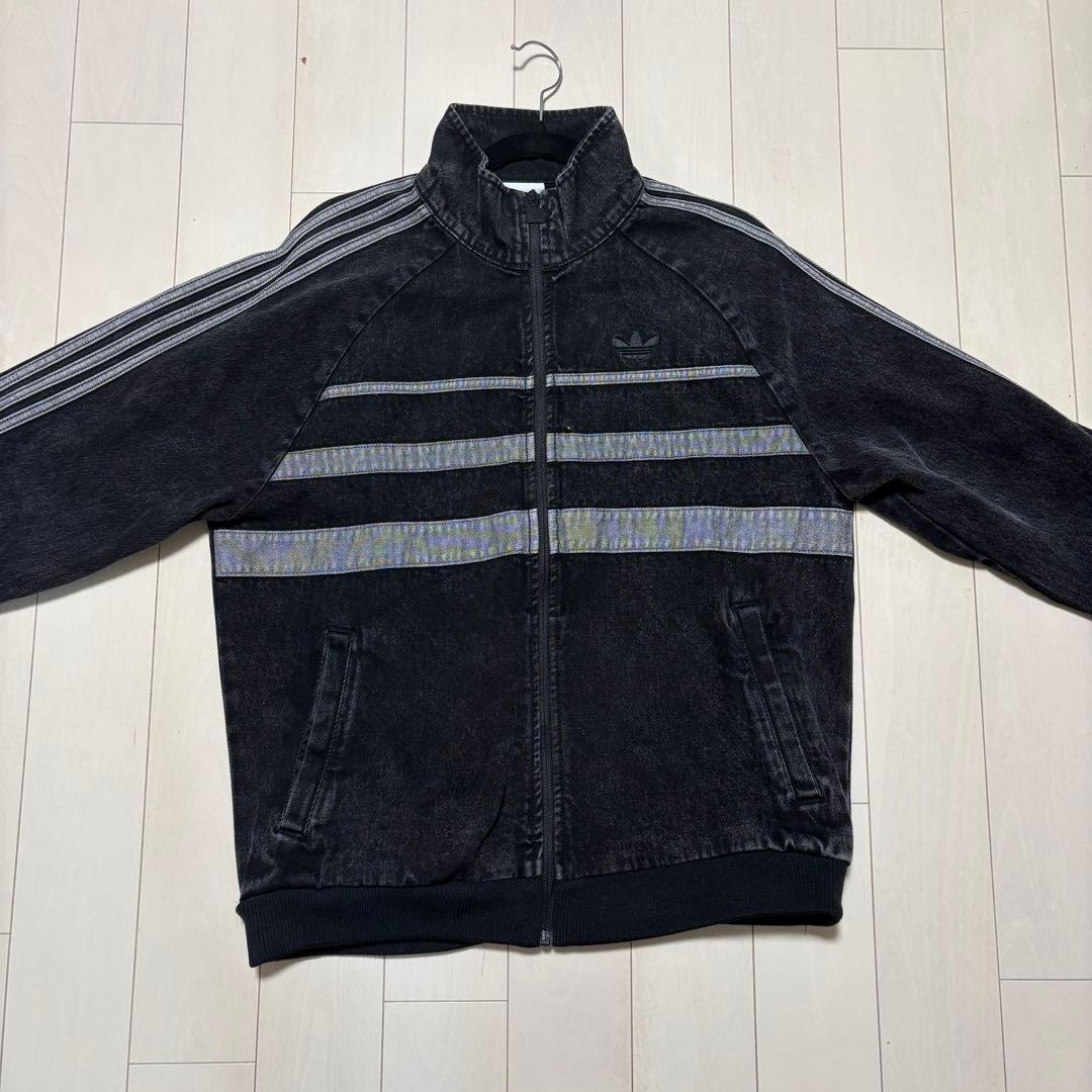 adidas アディカラー ファースト ブラックデニム トラックトップ