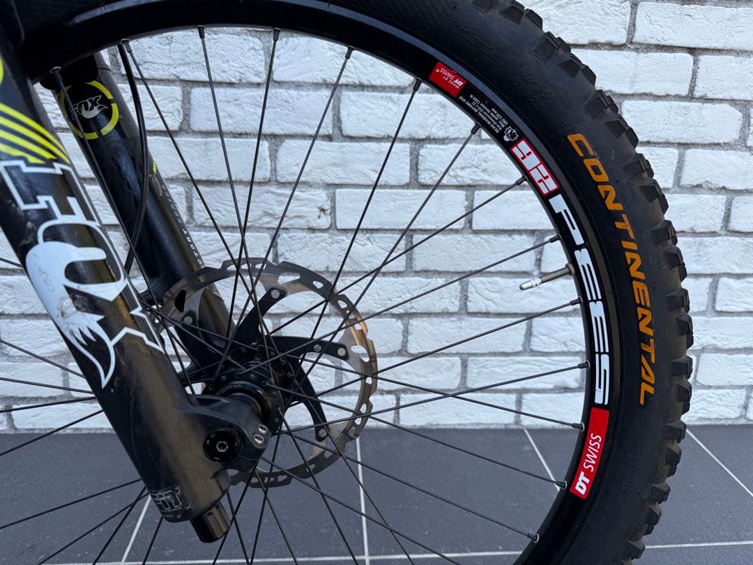 れん SANTA CRUZ V10.5 26 inch Sサイズ