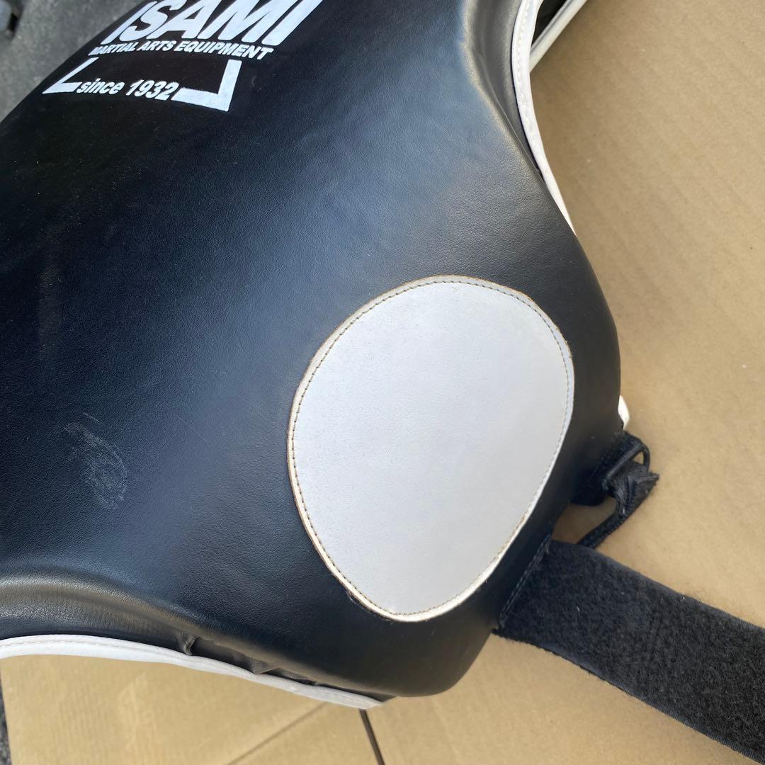 ISAMI キックミット 黒/白