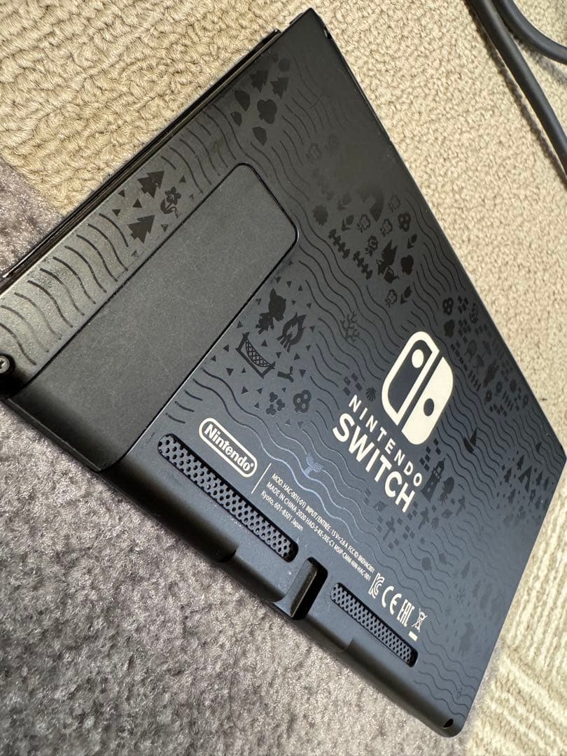 Nintendo Switch 本体 + 付属品。どうぶつの森デザイン
