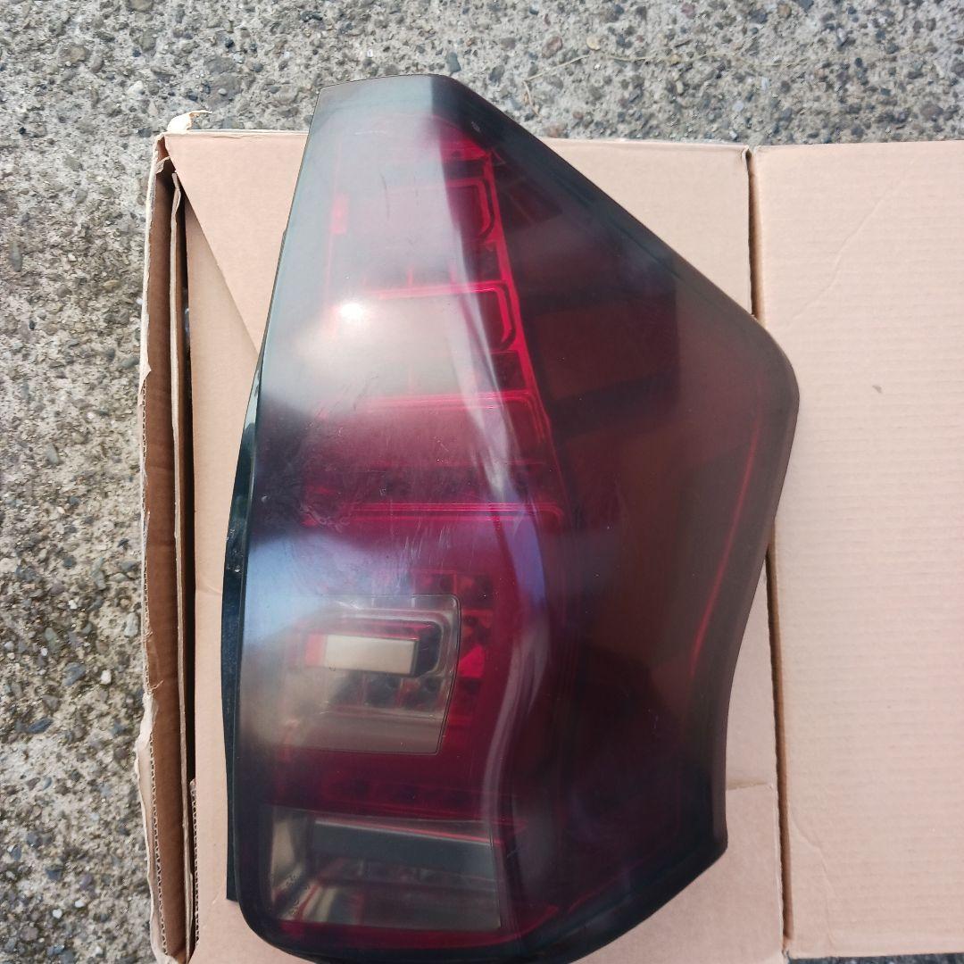 プリウスα REVIER製　テールランプ