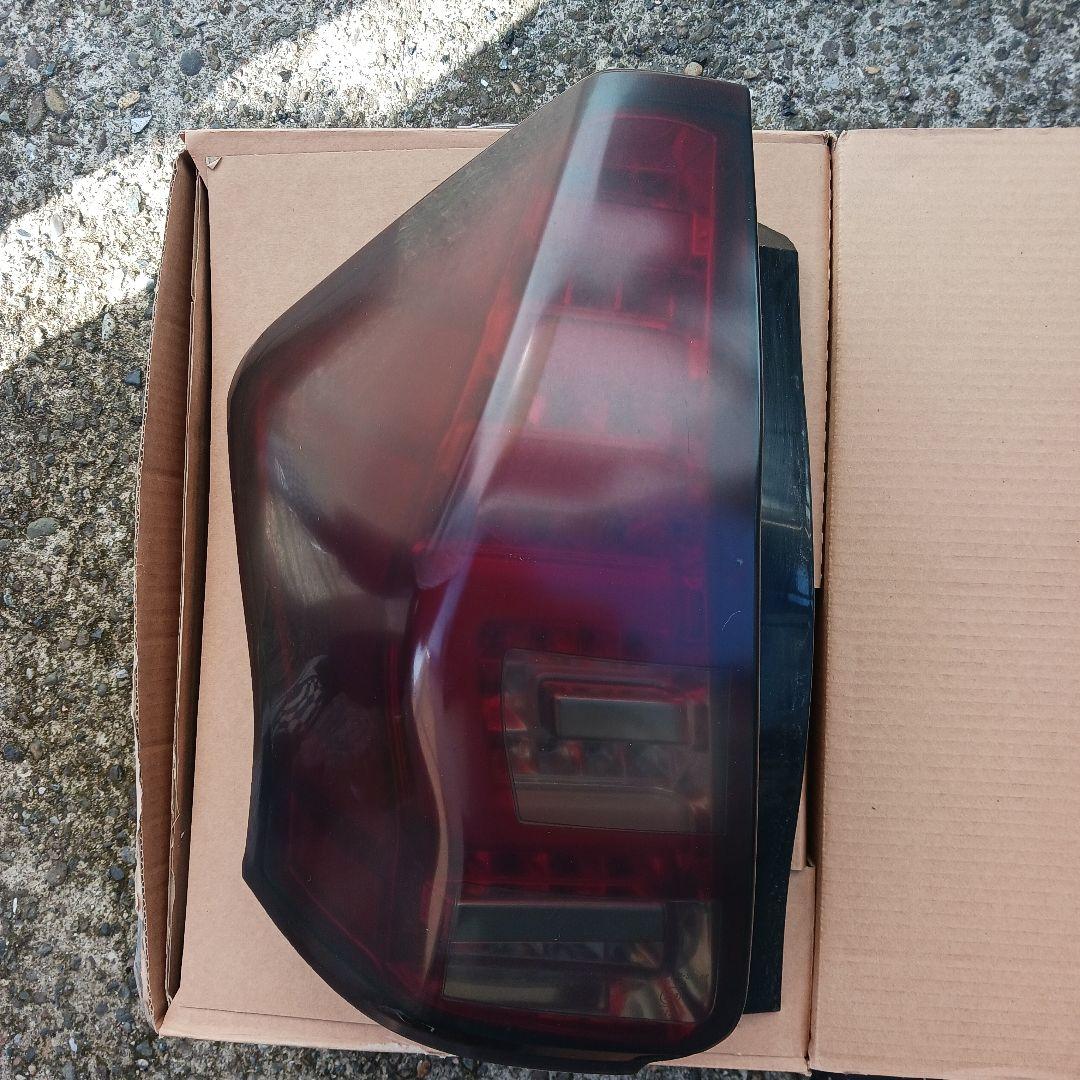 プリウスα REVIER製　テールランプ