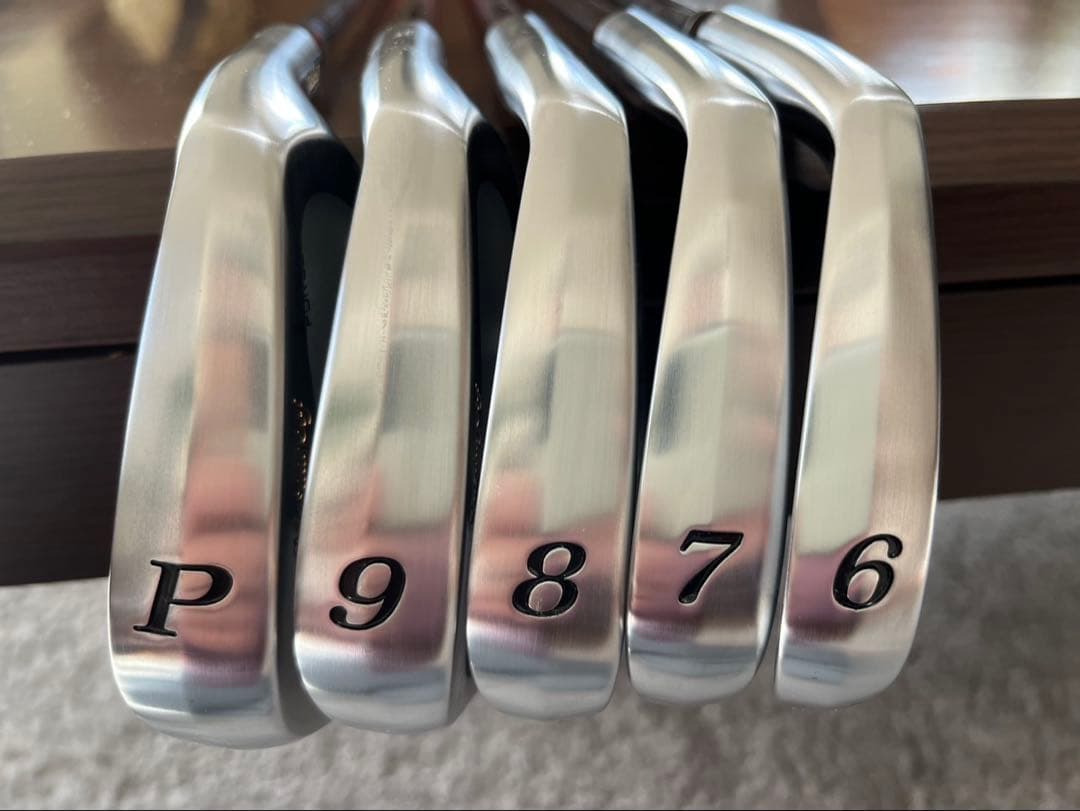 アイアンセット レッドグリップ　5本