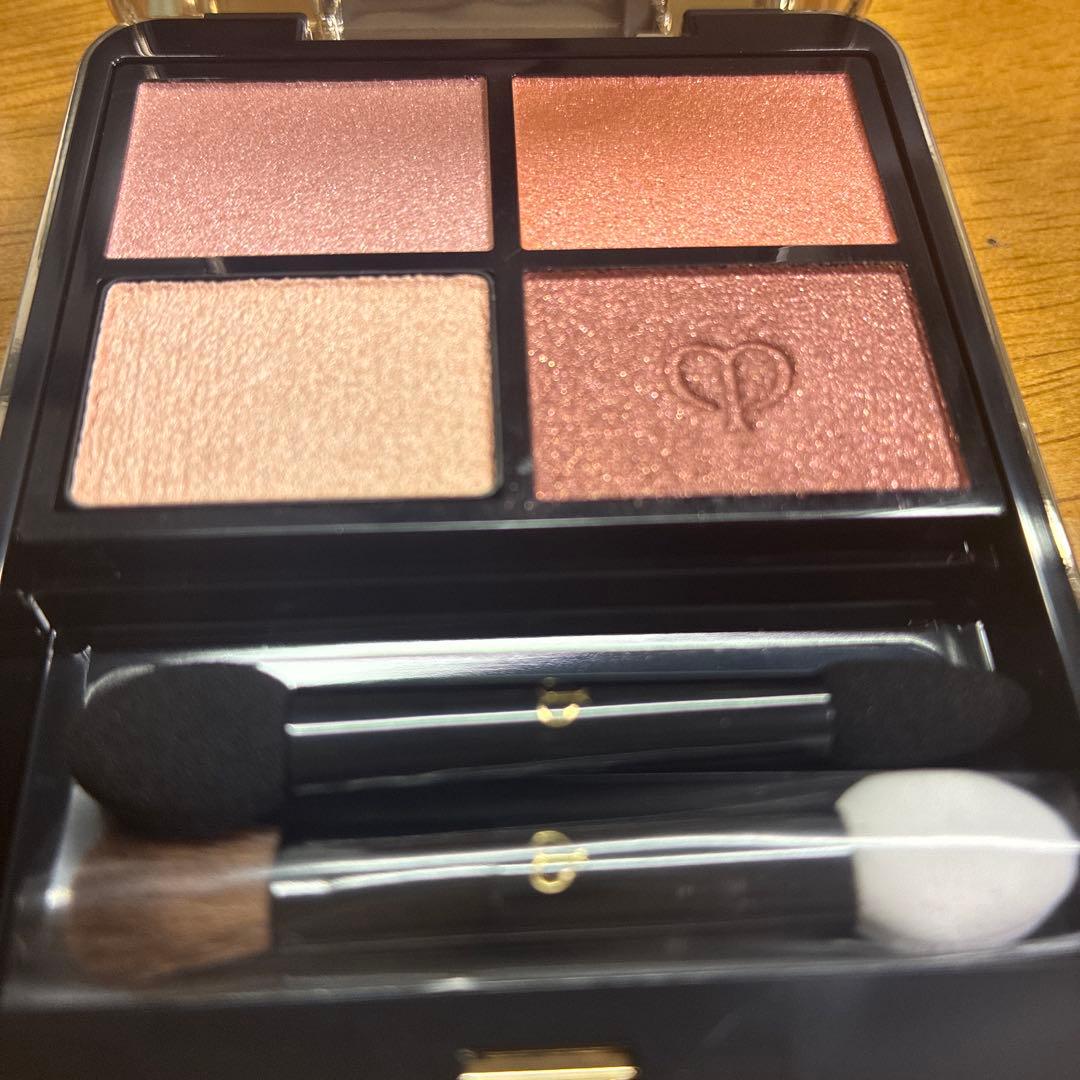 クレ・ド・ポー ボーテ オンブルクルールクアドリ　8 アイシャドウパレット