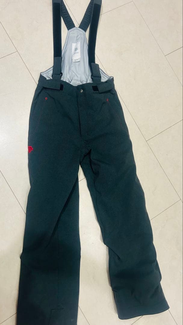 超美品デサント　スキーウェア　ジュニア160