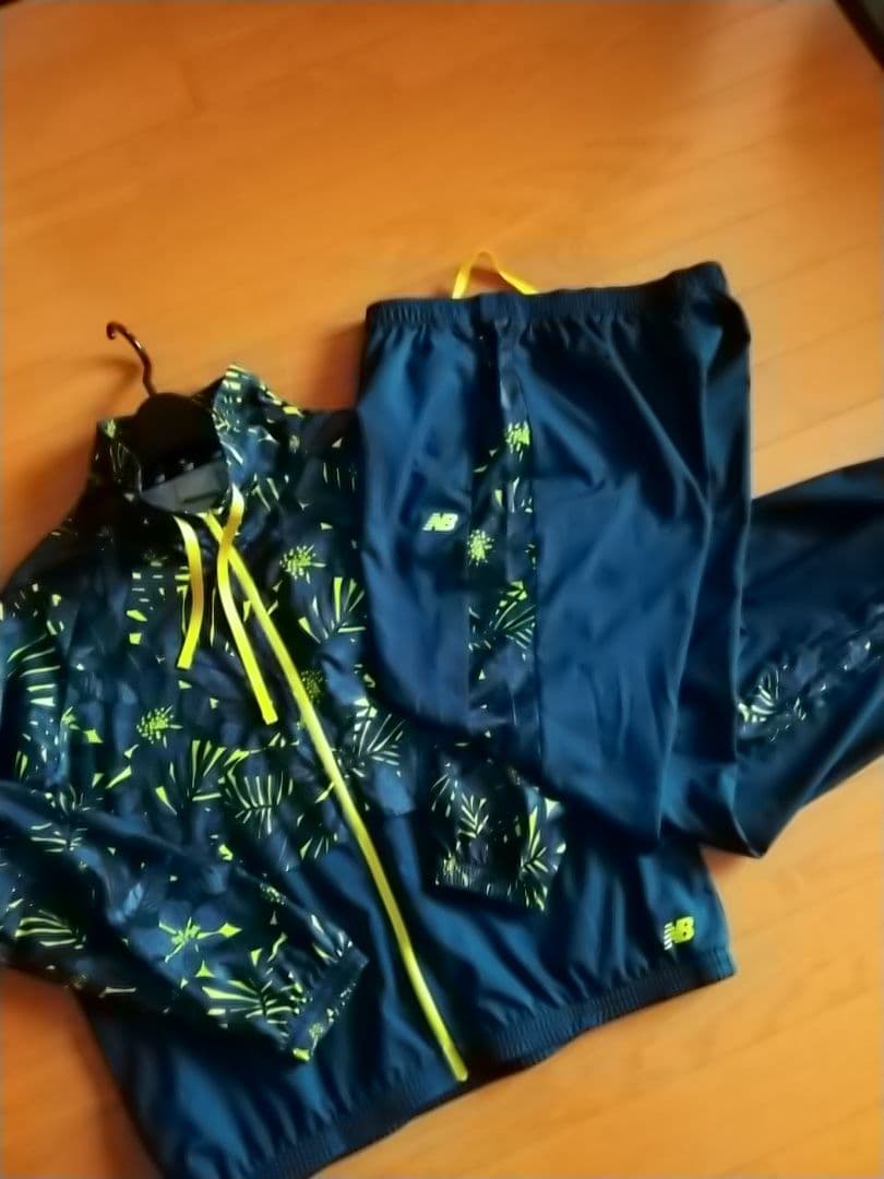 New Balance★ボタニカル柄シャカシャカ上下レディースセットアップ