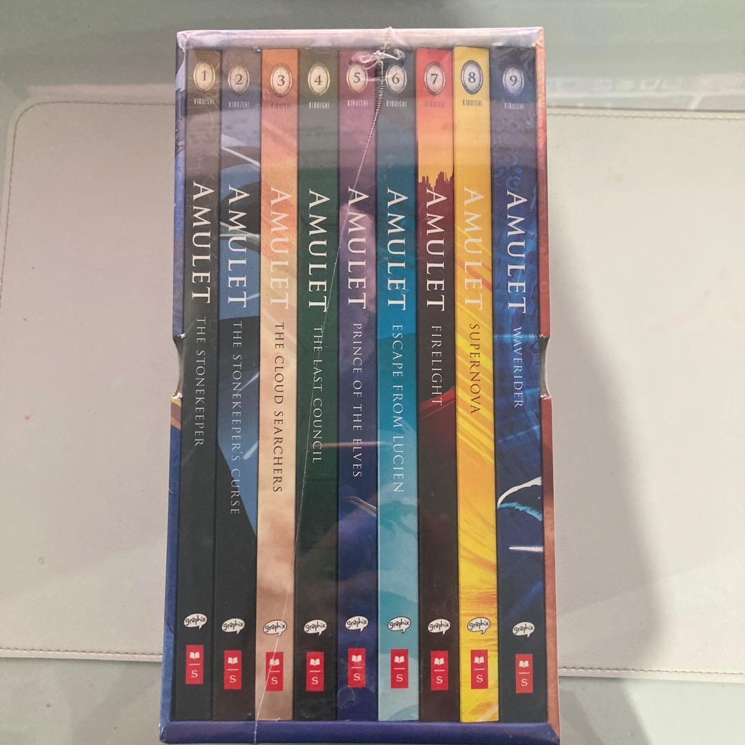 洋書マンガ　アミュレット セット