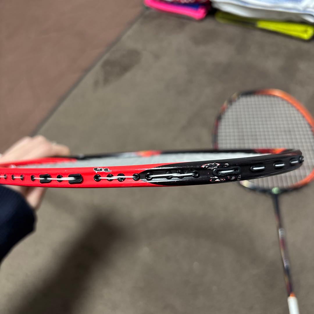 ASTROX 77 バドミントンラケット 黒/赤