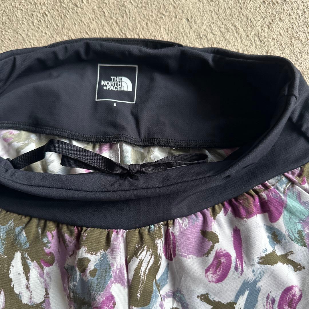 THE NORTH FACE 花柄ショートパンツ