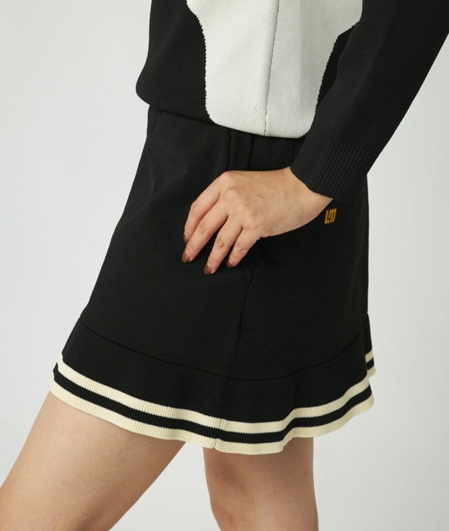 【LOUDMOUTh】未使用　黒のニットスカート