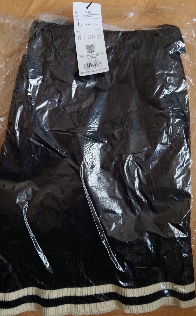 【LOUDMOUTh】未使用　黒のニットスカート