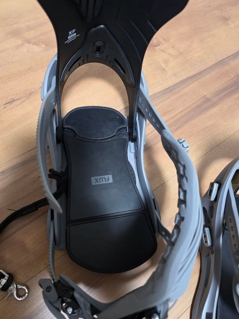 スノーボード ビンディング FLUX XFナチュラルウッド　Mサイズ