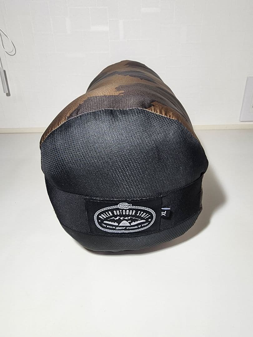 着られる寝袋　シュラフ　REVERSIBLE POLeR