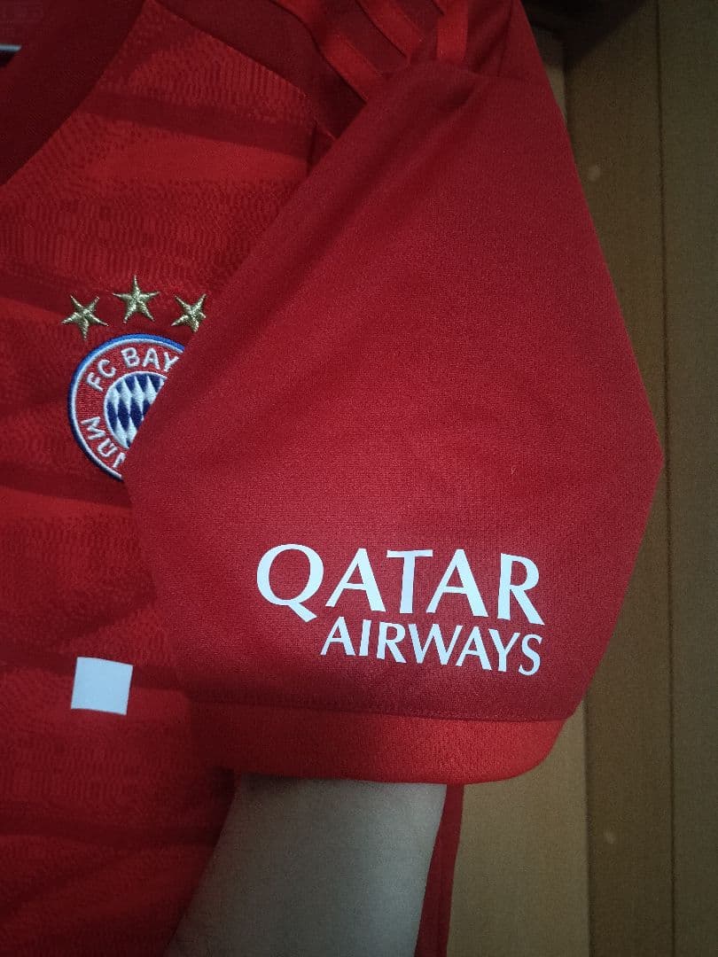 バイエルン ホームユニフォーム リュカ・エルナンデス 21番