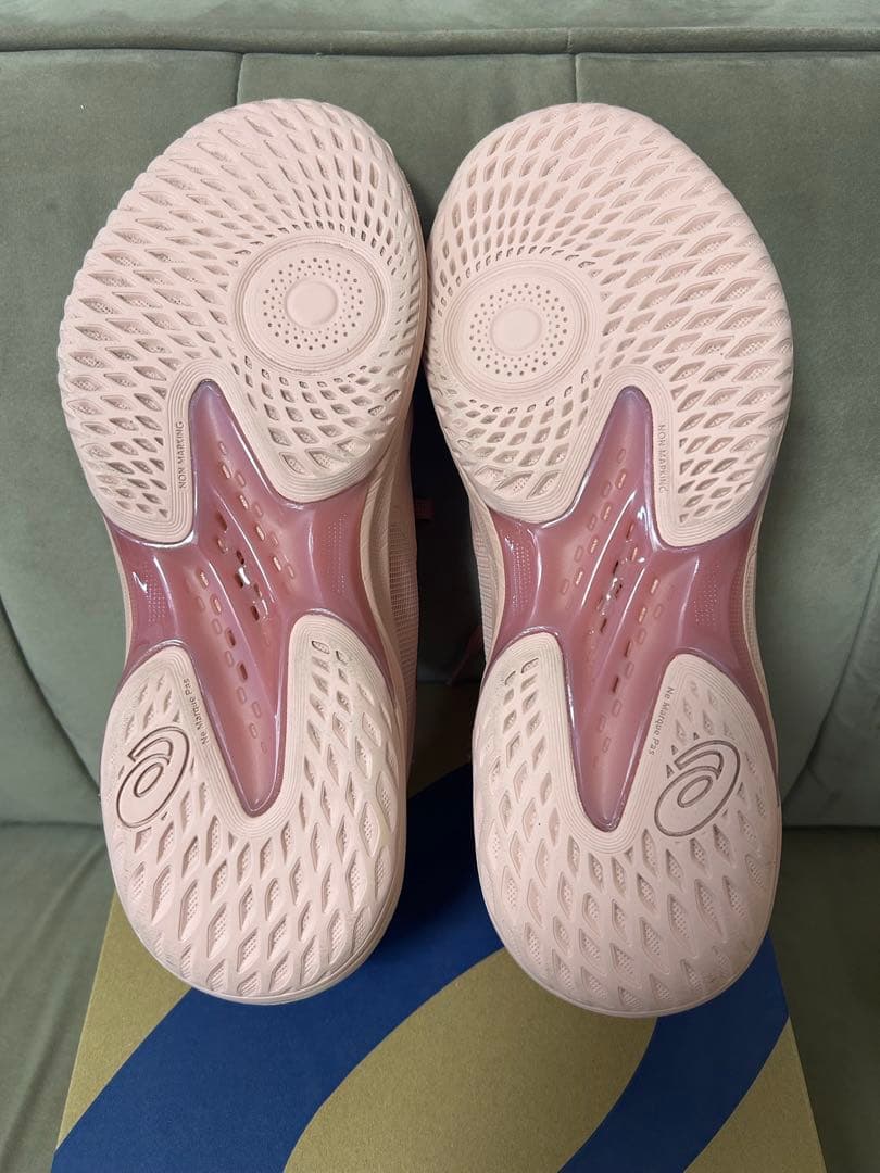 ASICS GEL-NOVA ピンク バスケットシューズ