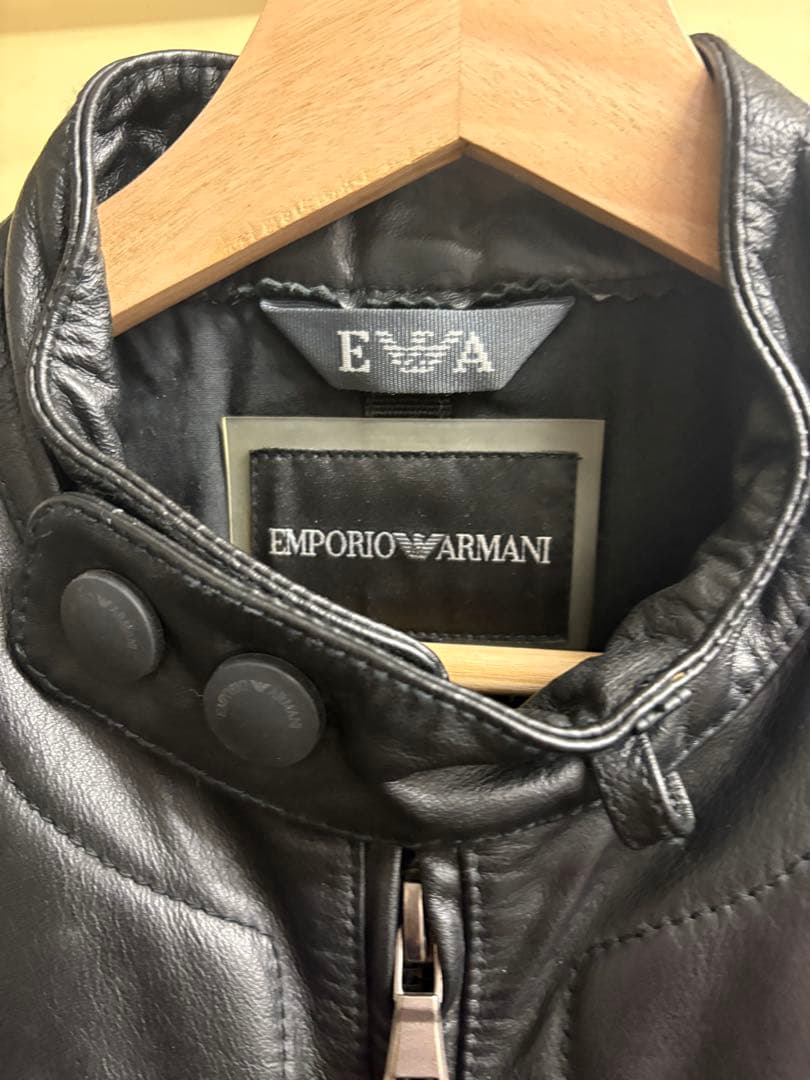 かわいいうさぎ　EMPORIO ARMANI ブラックジャケット