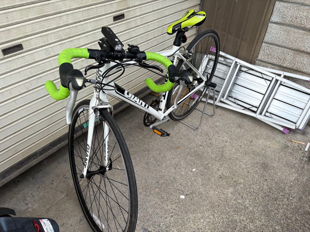 GIANT ロードバイク　DEFY スタンド付き　中古品
