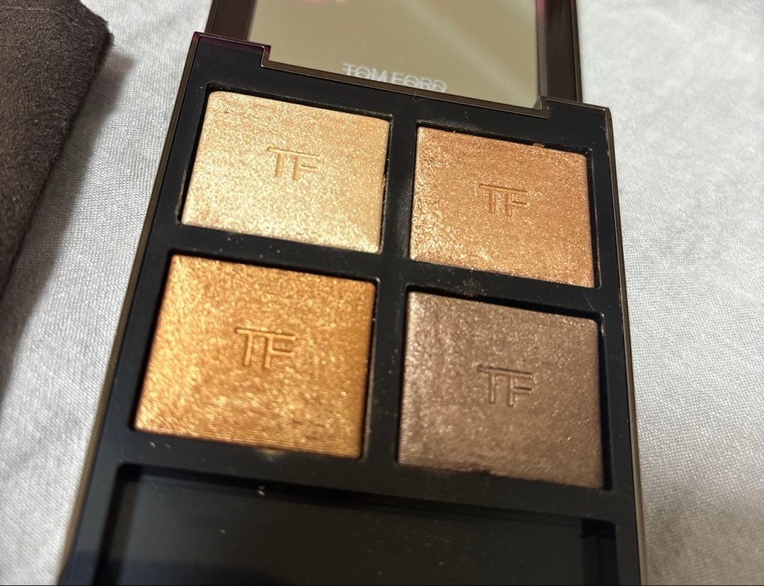 TOM FORD 04Aサスピション アイシャドウパレット アイカラークォード