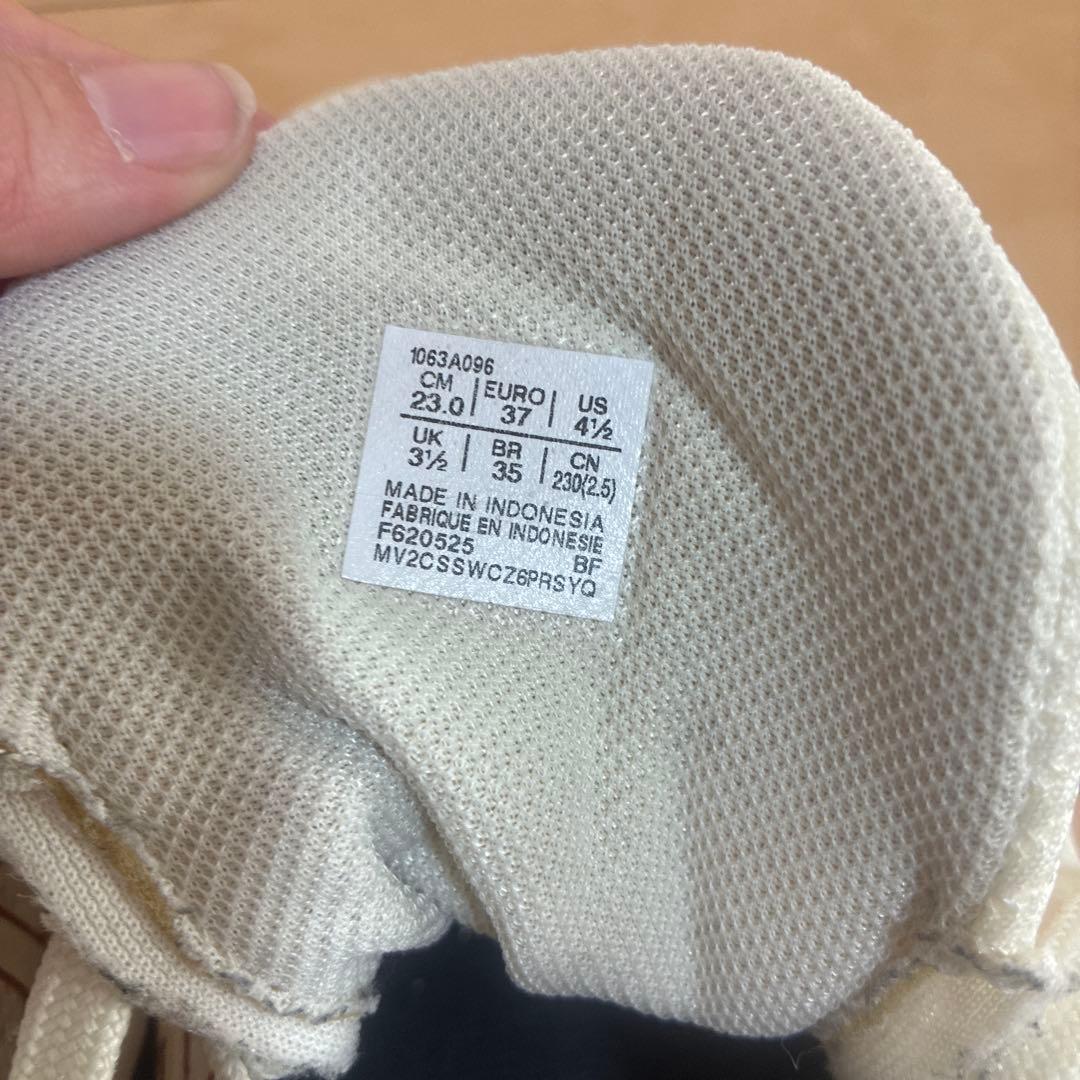 バスケットボールシューズ　23cm