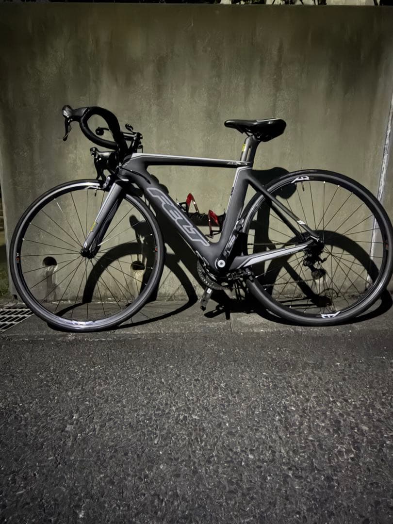 FELT カーボン製 ブラック ロードバイク 700C