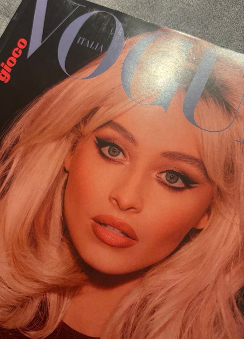 VOGUE ITALIA 10月号 Sabrina Carpenter