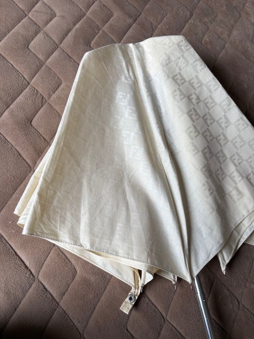 FENDIムーンバット 晴雨兼用 Fロゴ折りたたみ傘 コンパクトサイズ